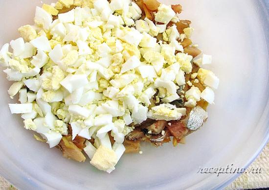 Добавляют рубленое яйцо. ш-7