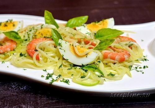 Салат с креветками, кабачками, яйцами - рецепт с фото