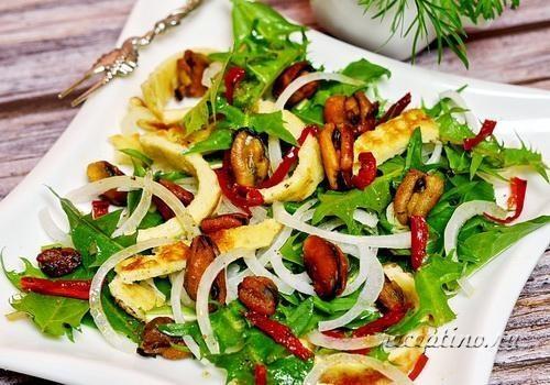 Салат с мидиями и листьями одуванчиков - рецепт с фото