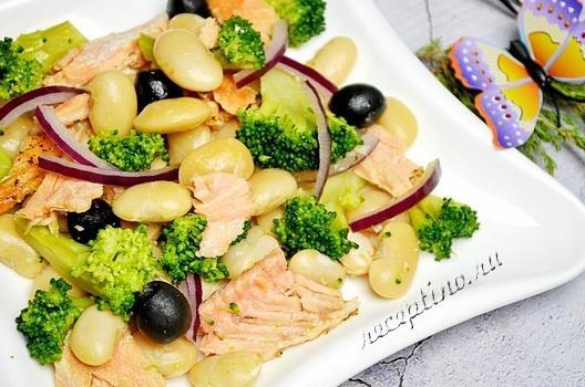 Салат с запеченным лососем, фасолью, брокколи - рецепт с фото