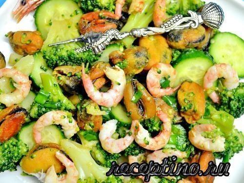 Салат с брокколи, креветками, мидиями, огурцами - пошаговый фоторецепт