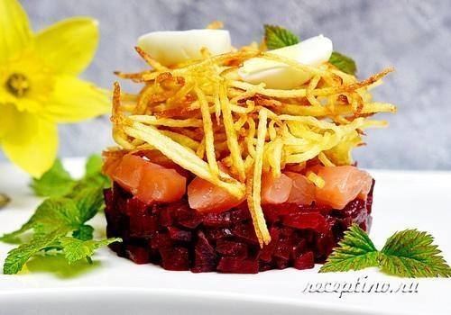 Слоеный салат (семга, свекла, картофель пай) - рецепт с фото