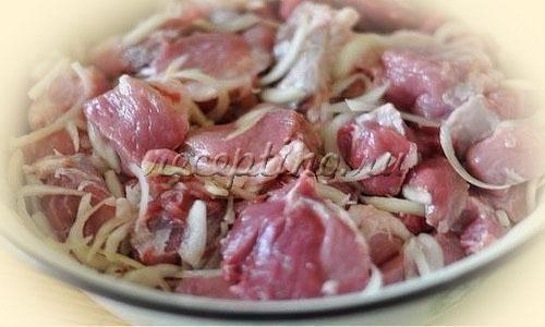 Шашлык из свинины, маринованный в луке - рецепт приготовления