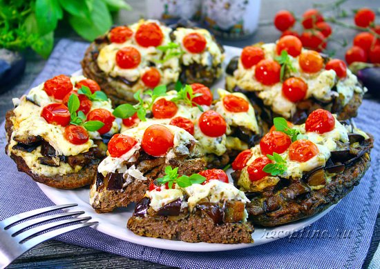 Котлеты из печени, запеченные в духовке с баклажанами и томатами черри - рецепт с фото