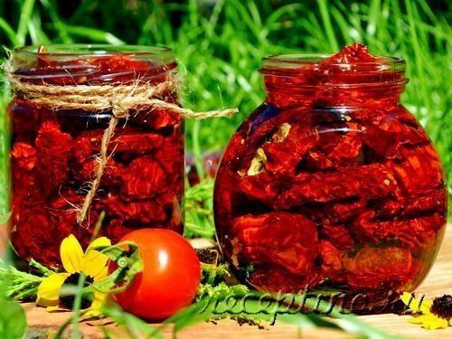 Вяленые помидоры с чесноком и пряностями (в духовке) - рецепт с фото