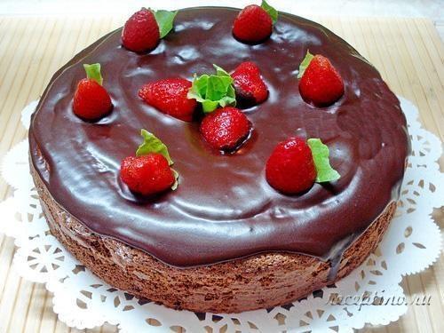 Шоколадный бисквитный торт с творожными снежками - рецепт с фото