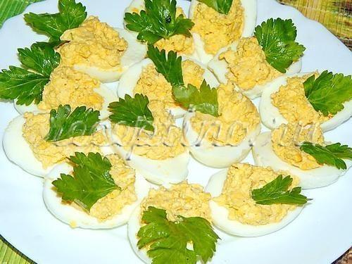 фаршированные яйца с сыром, чесноком, майонезом