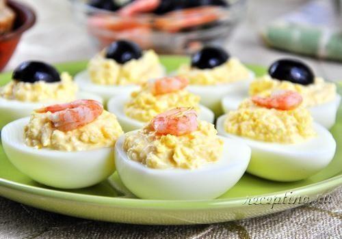 Яйца с сыром, чесноком, сметаной - рецепт с фото