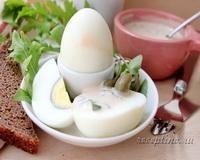 Маринованные яйца под соусом - рецепт с фото